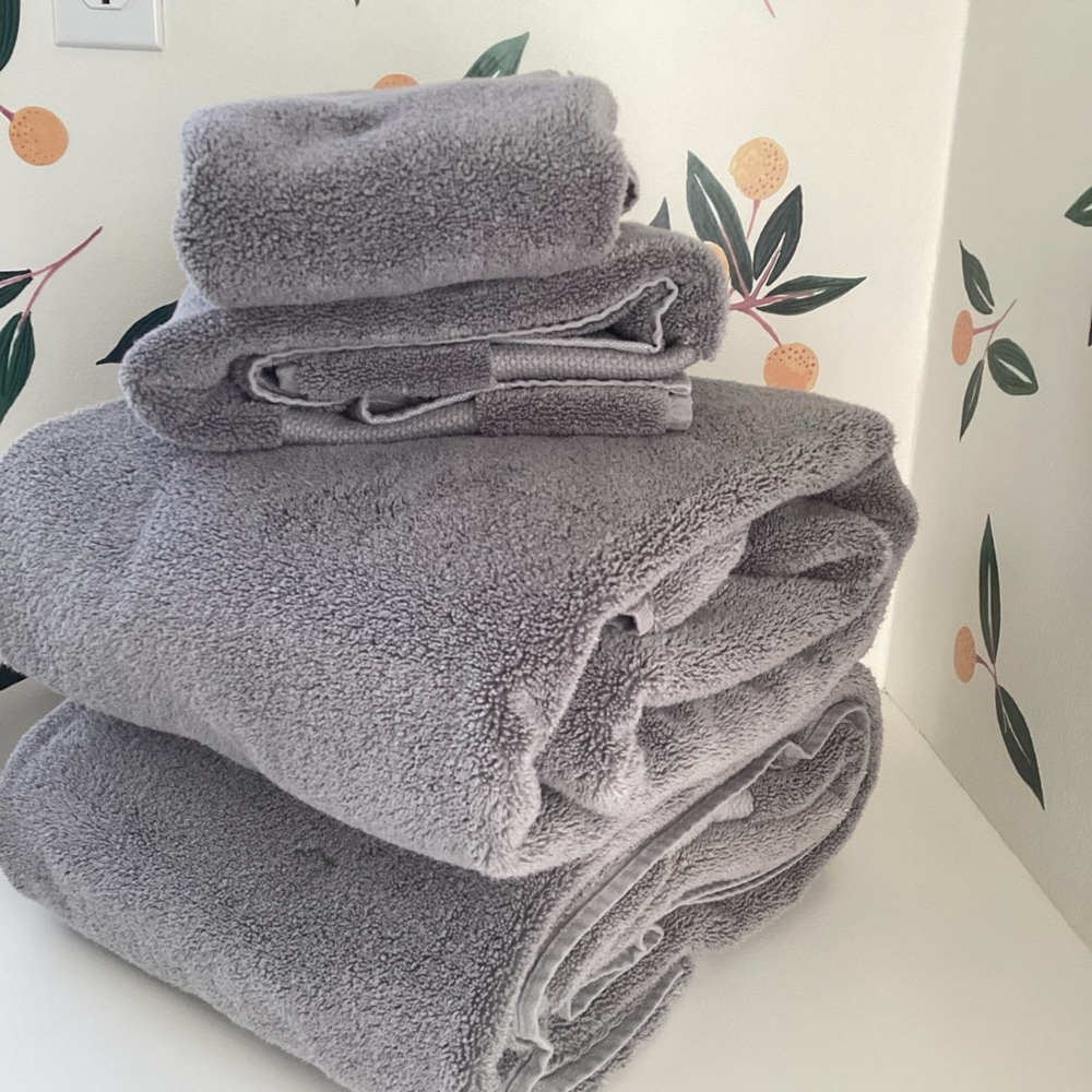 Frontgate Bath Sheet and hand towel